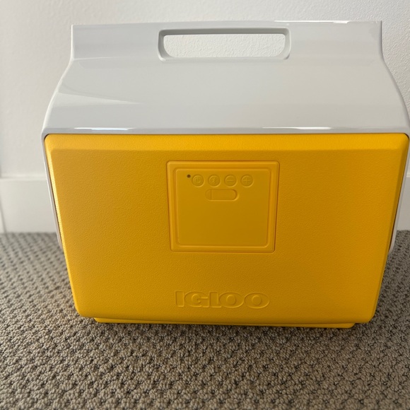Igloo KoolTunes Yellow Portable Speaker - Picture 3 of 5